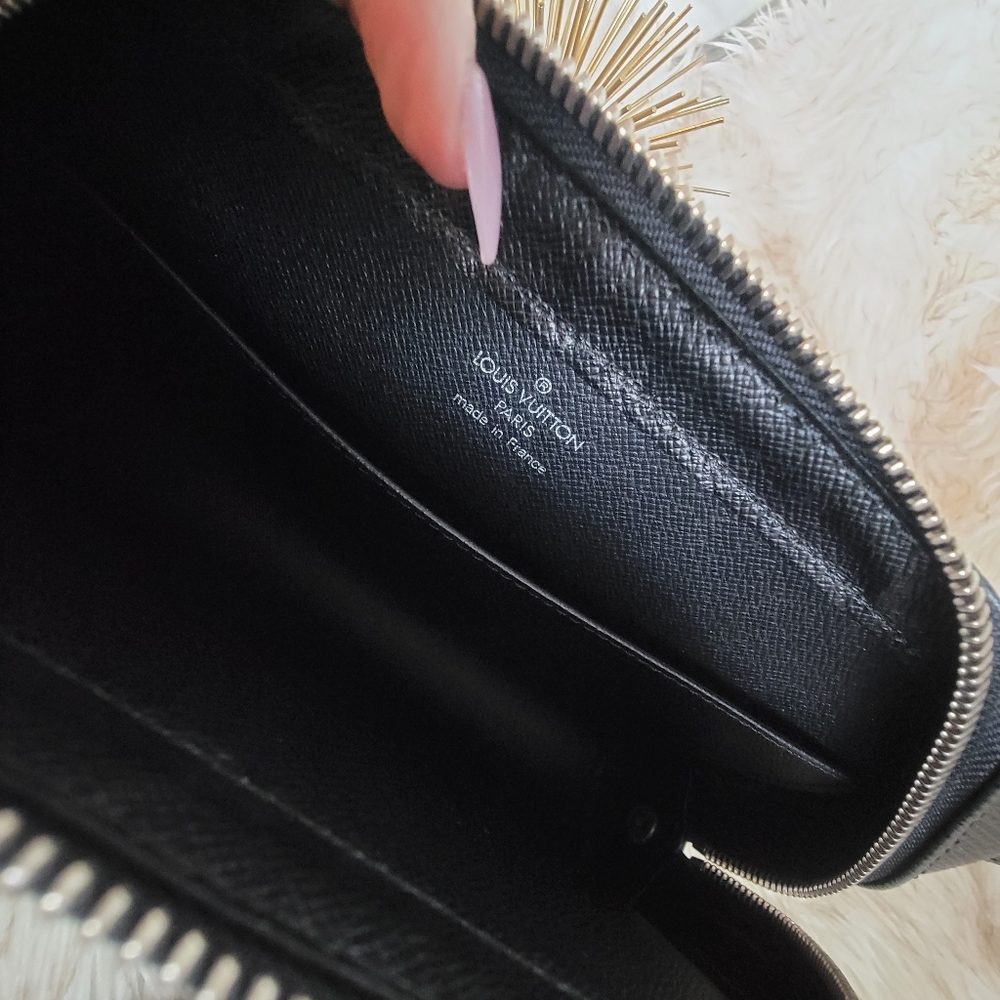 Louis Vuitton Taiga Baikal Wristlet - Picture 7 of 9
